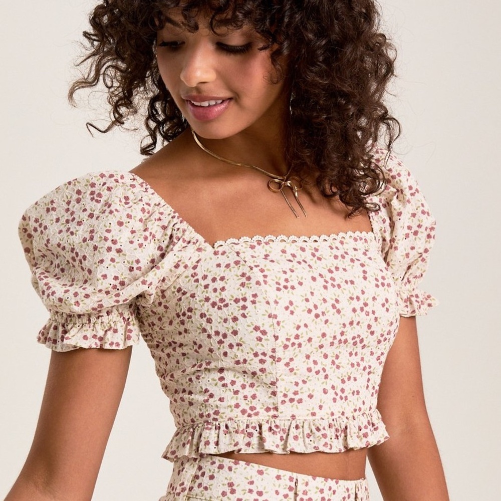 Altar'd State Floral Puff Sleeve Crop‎ Top Size Large White